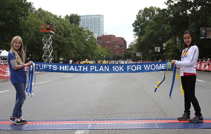 2010 Tufts 10K-062.JPG - 2010 Tufts 10K for women, October 11, Boston, MA.